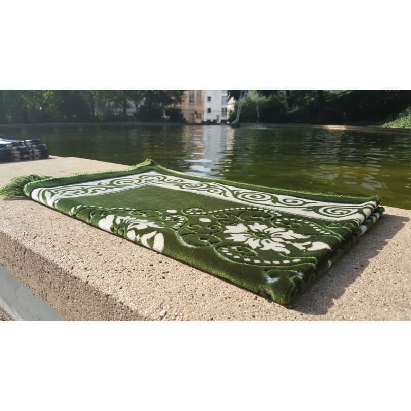 Tapis de Prière - motif fleurs - Fond Vert Sapin Sana Tapis de prière > Velours 3700495404563 Librairie Musulmane Al-imen