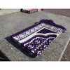 tapis-de-priere-en-velours-contour-geometrique-fond-violet-fonce